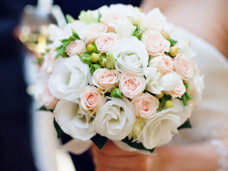 Minimalist, ideile unor buchete de flori speciale pentru propria nuntă
