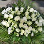 aranjament-funerar-cu-flori-albe-jerba2203.jpg